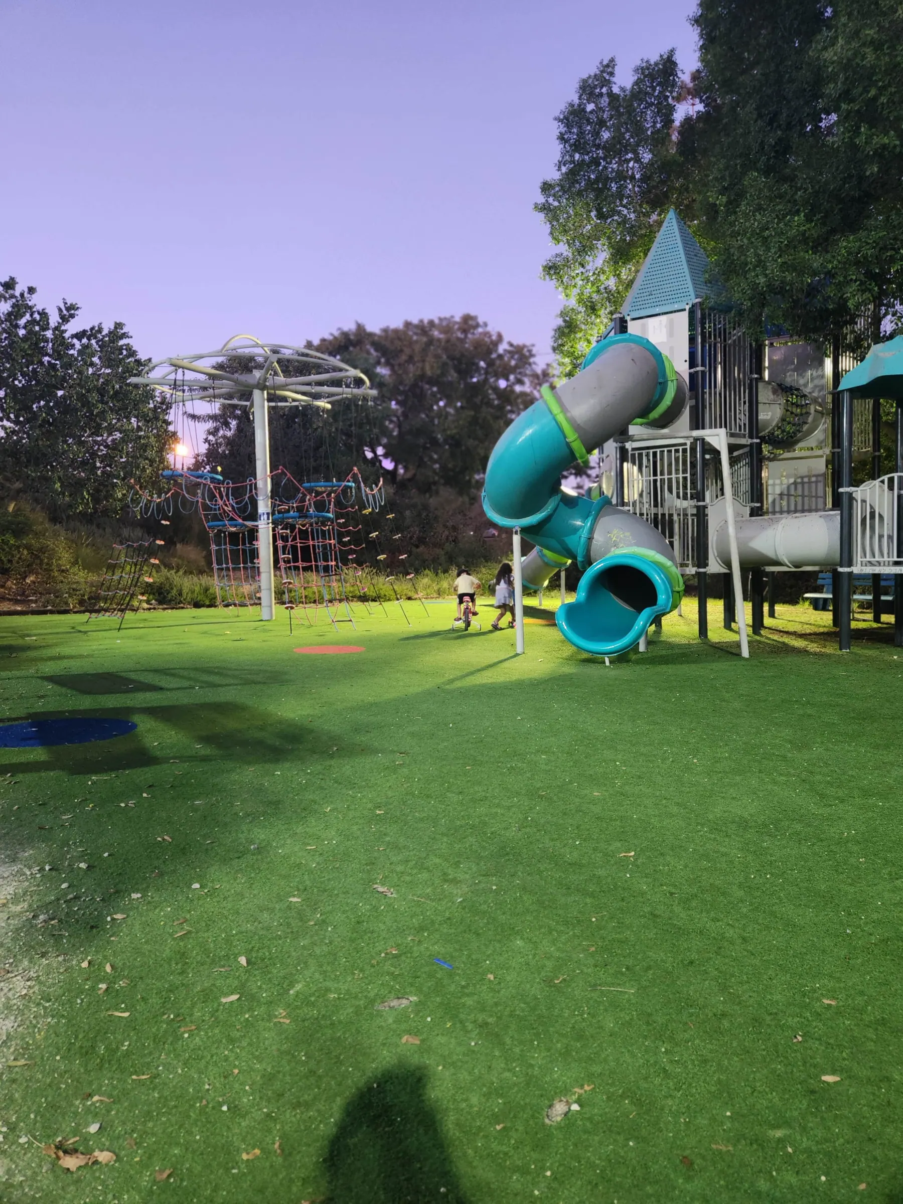 גן משחקים טל שחר